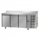 TAVOLO REFRIGERATO IN ACCIAIO INOX CON 3 PORTE E ALZATINA PER TEGLIE 60x40 cm- P.80 cm